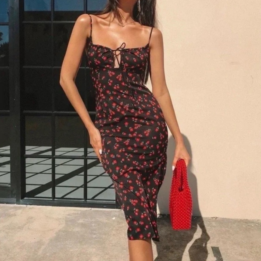 Effortless Floral Midi Dress in Black and Red Size 0